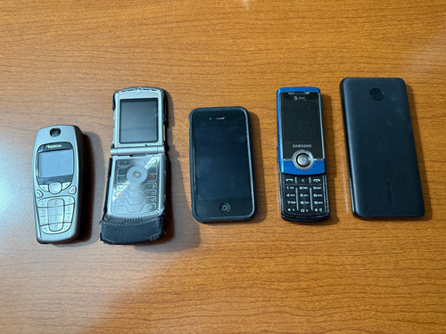 Lot vintage cell phones - lot,